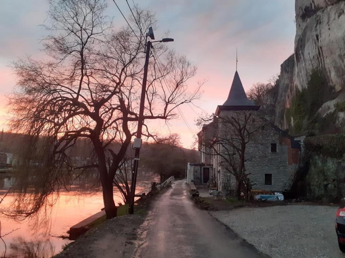 Pieds Dans L'Eau Private Wellness Bordure De Meuse Villa Lustin Екстериор снимка