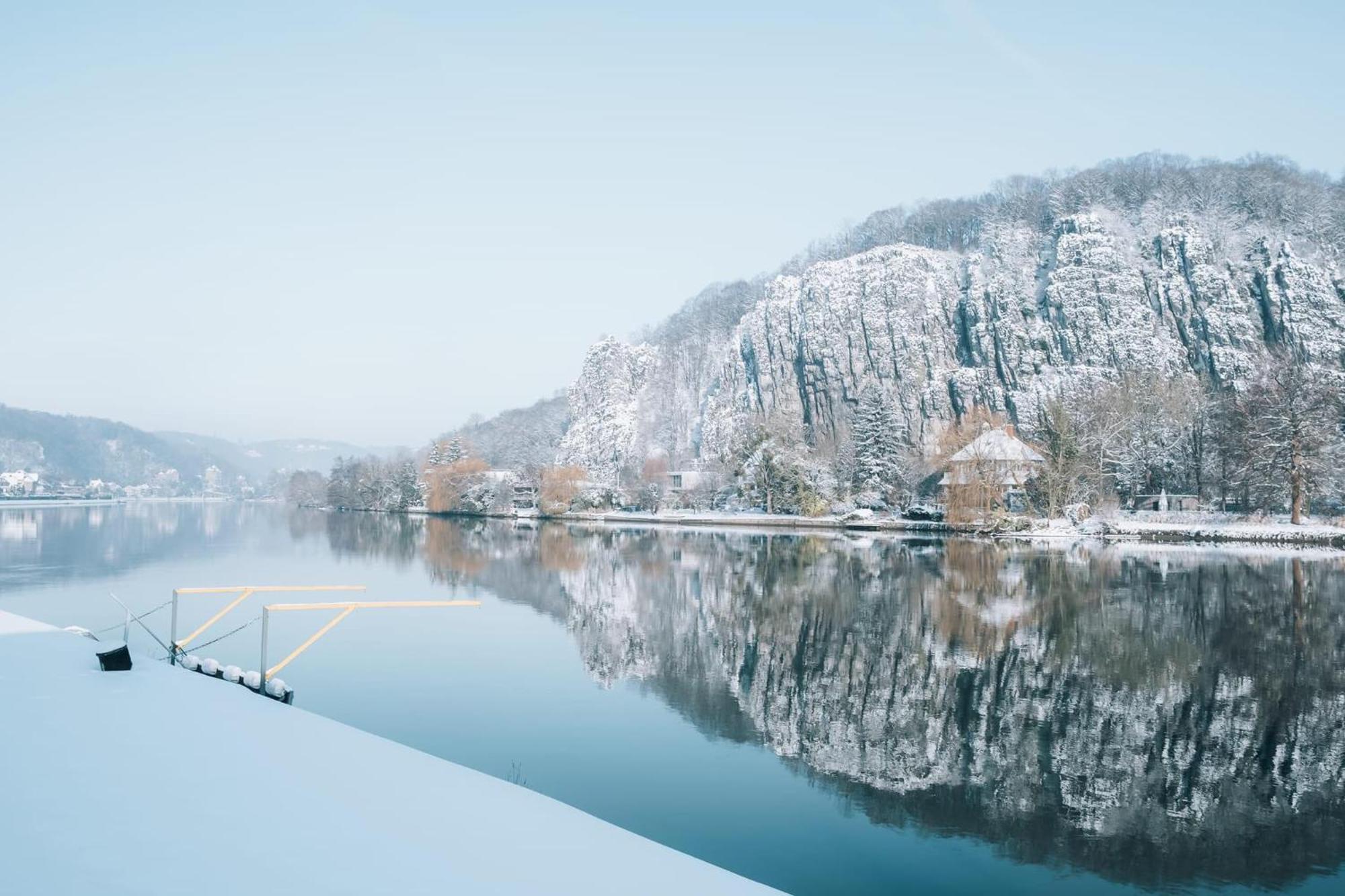 Pieds Dans L'Eau Private Wellness Bordure De Meuse Villa Lustin Екстериор снимка