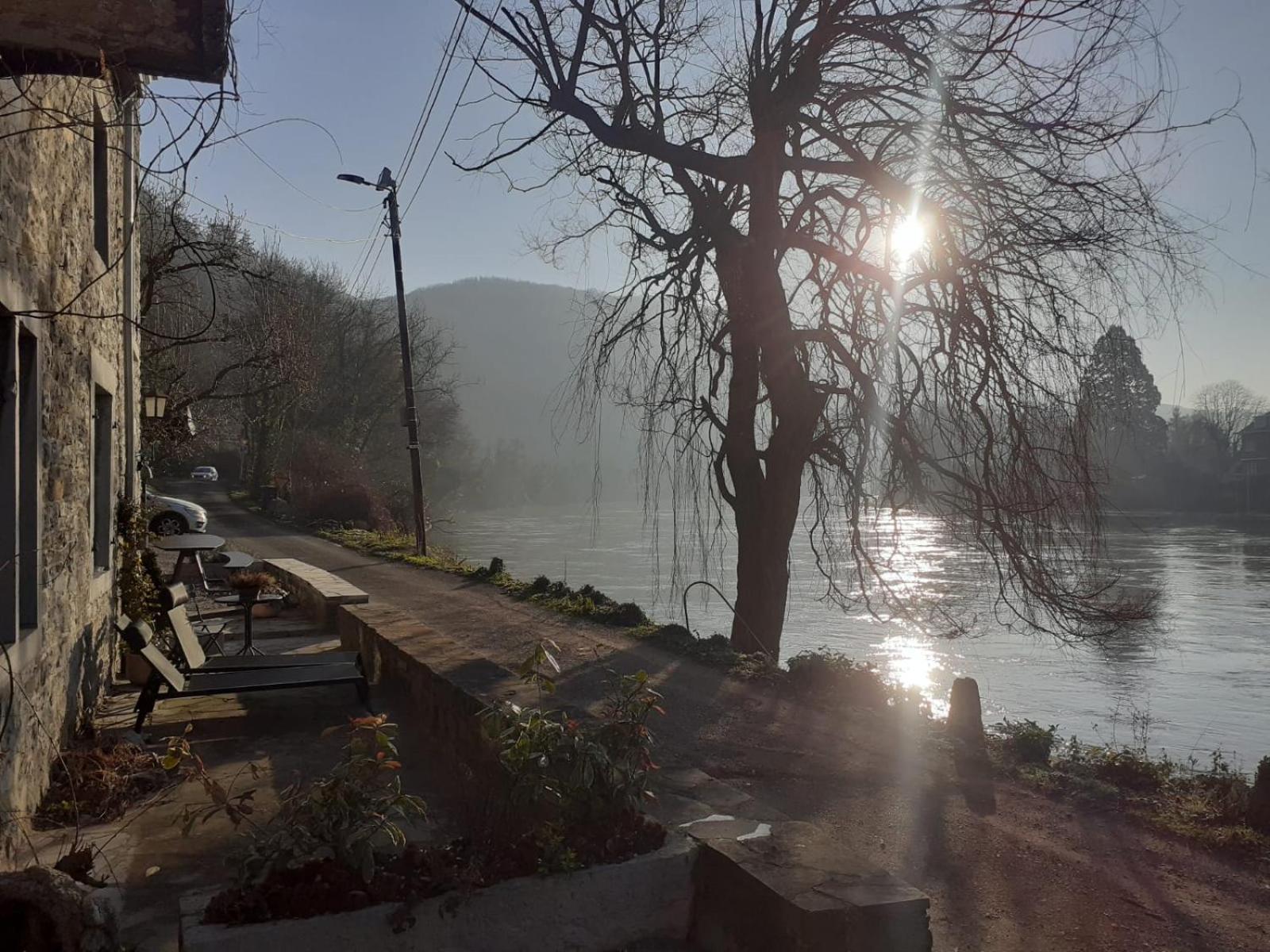 Pieds Dans L'Eau Private Wellness Bordure De Meuse Villa Lustin Екстериор снимка